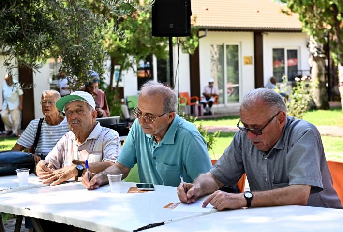 Muratpaşa, Alzheimer farkındalığı için yaşlı evlerinde buluştu
