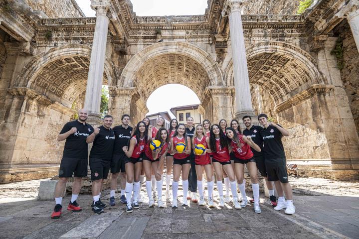 Muratpaşa’nın Sultanları set vermeden zirveye yürüyor